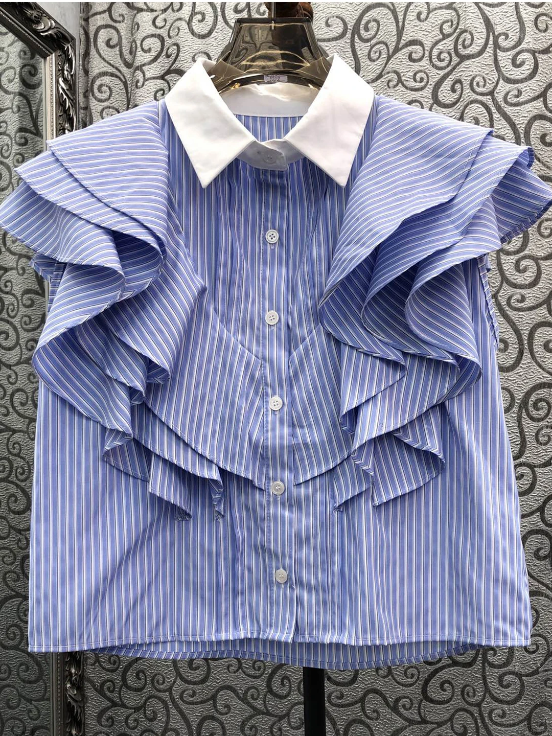 Short Flounce Sleeve Shirt Striped Uneven Hem Girl's Original Design Straight Cut Button Detail Sequin Patchwork Bright Thread
Short Flounce Sleeve Shirt Striped Uneven Hem Girl's Original Design Straight Cut Button Detail Sequin Patchwork Bright Thread
