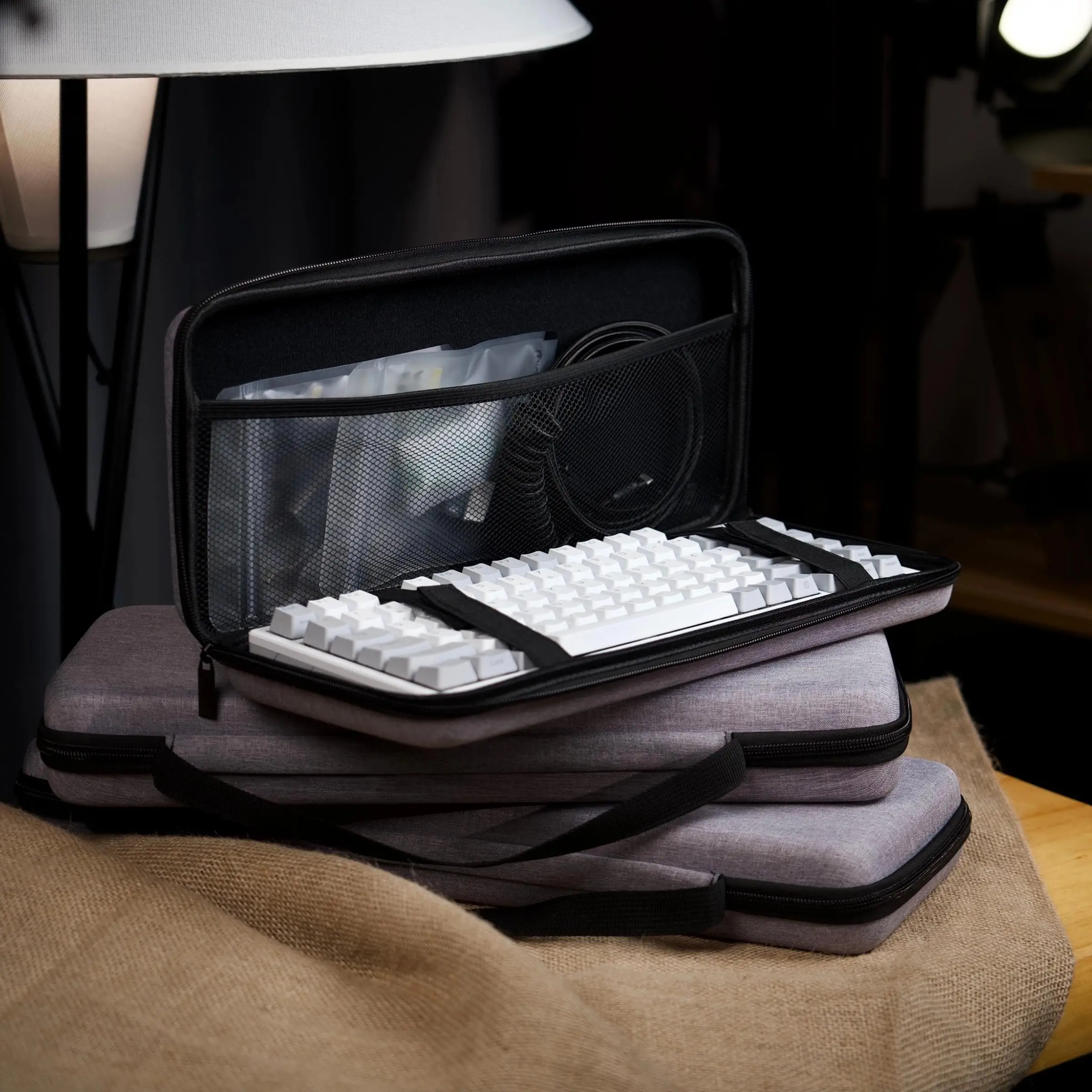 Dustproof Water-Resistant Mechanical Keyboard Case Storage Bag Fits 60/68/75%/TKL/98%/Full Size Keyboards Customized Accessories
Dustproof Water-Resistant Mechanical Keyboard Case Storage Bag Fits 60/68/75%/TKL/98%/Full Size Keyboards Customized Accessories