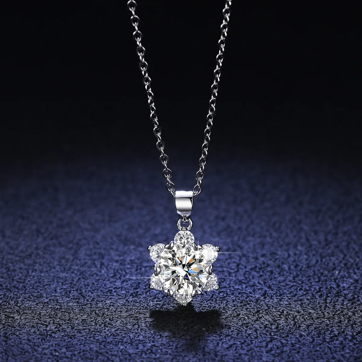 Серебряный кулон 925 пробы, 1 карат, ожерелье из муассанита, женская мода, классический серебряный кулон со снежинкой, цепочка на ключицу
Серебряный кулон 925 пробы, 1 карат, ожерелье из муассанита, женская мода, классический серебряный кулон со снежинкой, цепочка на ключицу