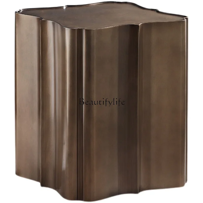 P13Modern light luxury small coffee table neoclassical creative sofa side Italian minimalist antique copper metal corner table
P13Modern light luxury small coffee table neoclassical creative sofa side Italian minimalist antique copper metal corner table