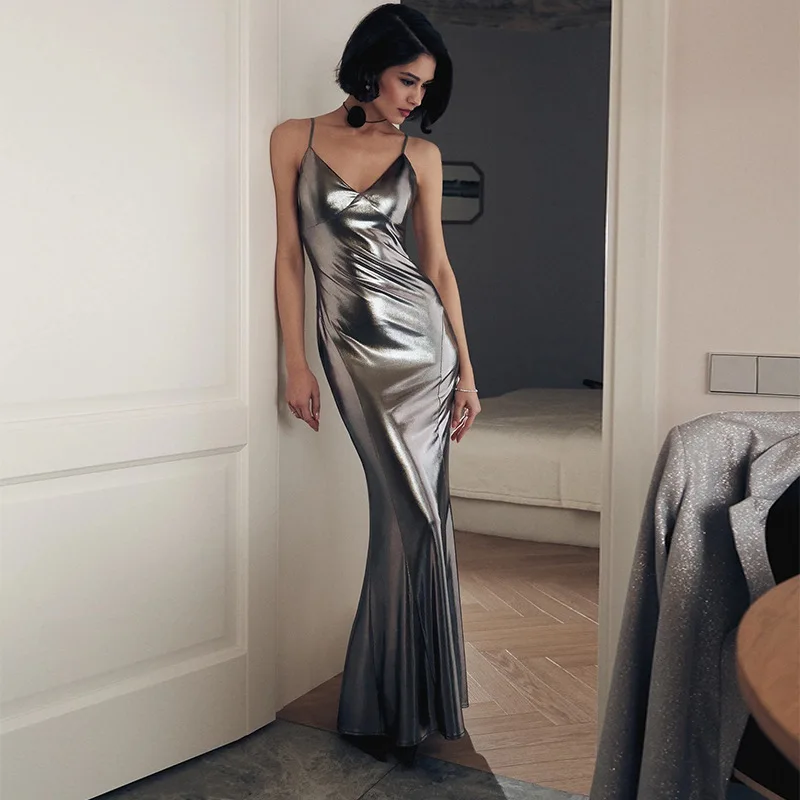 European American Women's Clothing Summer New Fashionable Sexy Backless Liquid Metal Shiny Silver Fish Tail Long Skirt for Women
European American Women's Clothing Summer New Fashionable Sexy Backless Liquid Metal Shiny Silver Fish Tail Long Skirt for Women