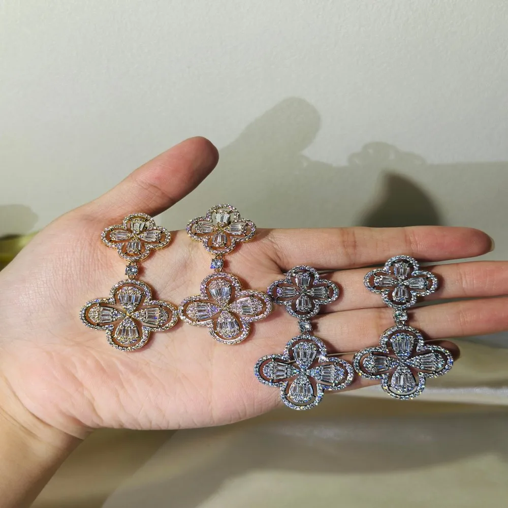 Ретро китайский стиль четырехлистный клевер полые золотые и белые цирконы длинные серьги с цветочным кластером универсальные элитные ювелирные изделия
Ретро китайский стиль четырехлистный клевер полые золотые и белые цирконы длинные серьги с цветочным кластером универсальные элитные ювелирные изделия