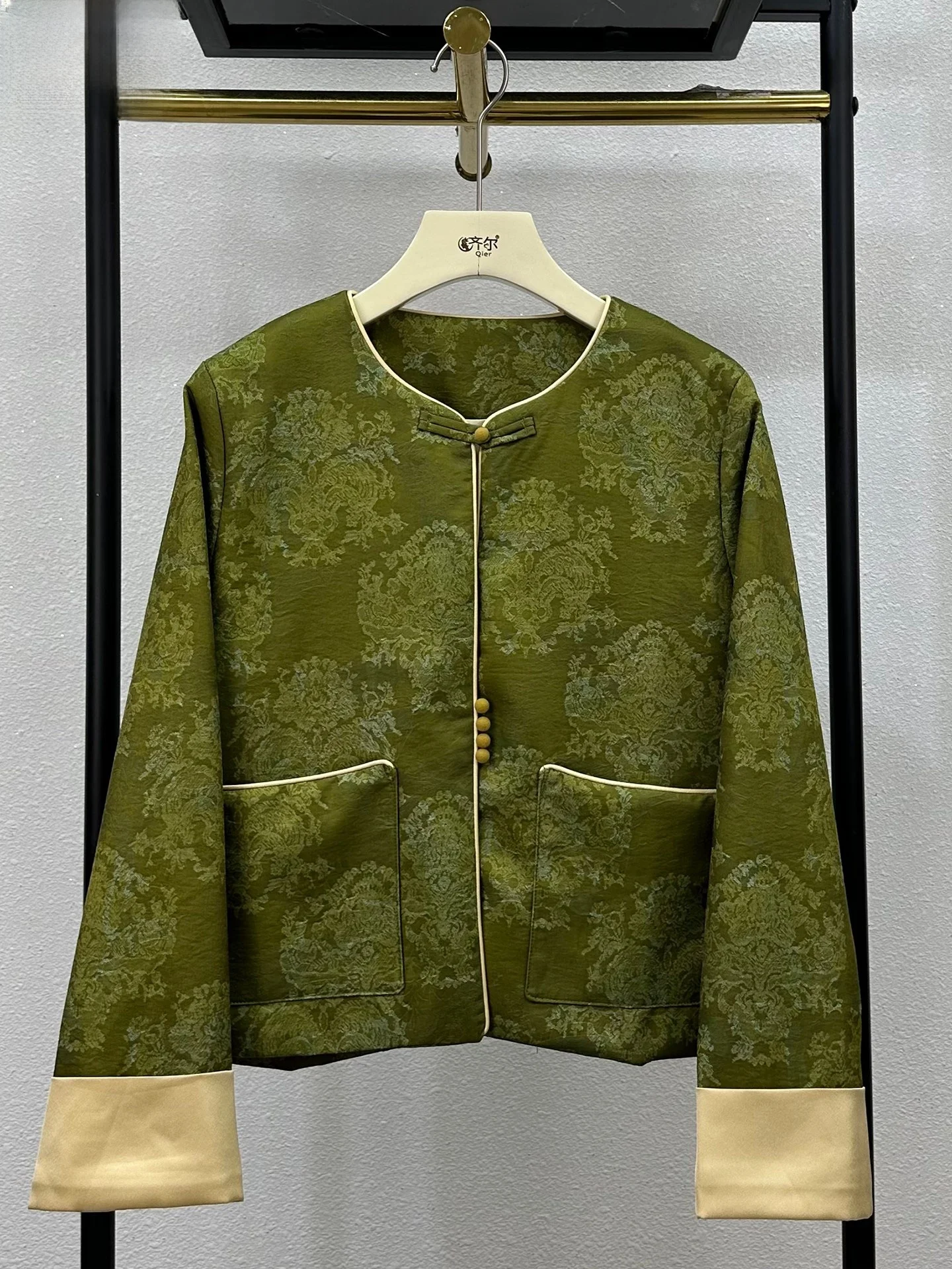 New Chinese Sle Women's Jaet 2025 Autumn Seasonal Improved Embroidery High-End National Sle Top Women's Faion
New Chinese Sle Women's Jaet 2025 Autumn Seasonal Improved Embroidery High-End National Sle Top Women's Faion