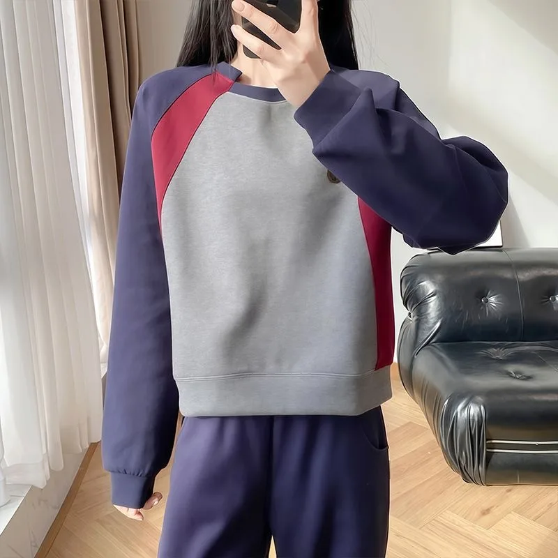 Женская толстовка с длинными рукавами и круглым вырезом контрастного цвета, осень-зима 2022, новый стиль, свободный топ в ленивом стиле
Женская толстовка с длинными рукавами и круглым вырезом контрастного цвета, осень-зима 2022, новый стиль, свободный топ в ленивом стиле