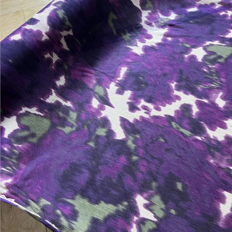 Purple smudging printed washed smooth crepe silk fabric is thin and transparent in sumommeer
Purple smudging printed washed smooth crepe silk fabric is thin and transparent in sumommeer
