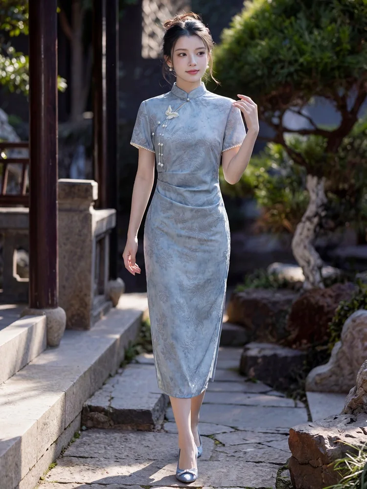Blue Flower Improved Jacquard Long Qipao Women's 2026 Spring New Style Girls' Short sleeved Young Qipao Dress
Blue Flower Improved Jacquard Long Qipao Women's 2026 Spring New Style Girls' Short sleeved Young Qipao Dress