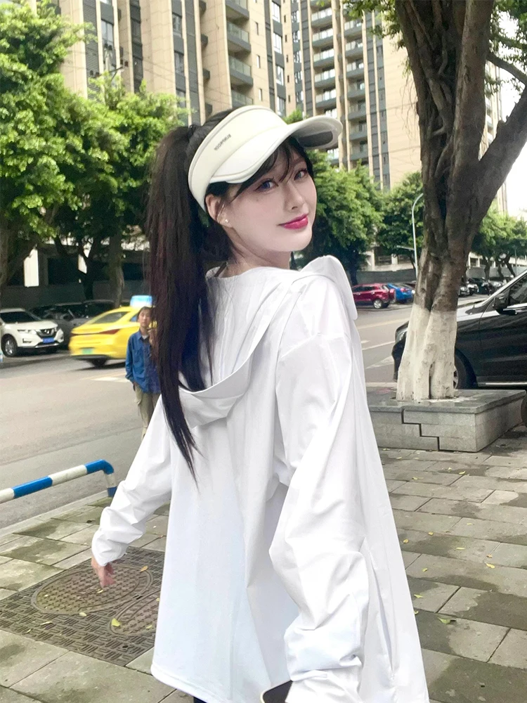 Летняя новинка Banxiake: Свободная одежда из ледяного шелка с УФ-защитой для женщин и мужчин, с широкополой шляпой, УФ-защитой, длинными рукавами и молнией.
Летняя новинка Banxiake: Свободная одежда из ледяного шелка с УФ-защитой для женщин и мужчин, с широкополой шляпой, УФ-защитой, длинными рукавами и молнией.