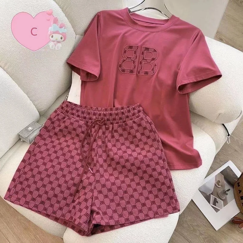 2025New Summer New South Korea Hot Selling New Leisure Suit Women's Embroidered Short-Sleeved Shorts Two-Piece Set
2025New Summer New South Korea Hot Selling New Leisure Suit Women's Embroidered Short-Sleeved Shorts Two-Piece Set