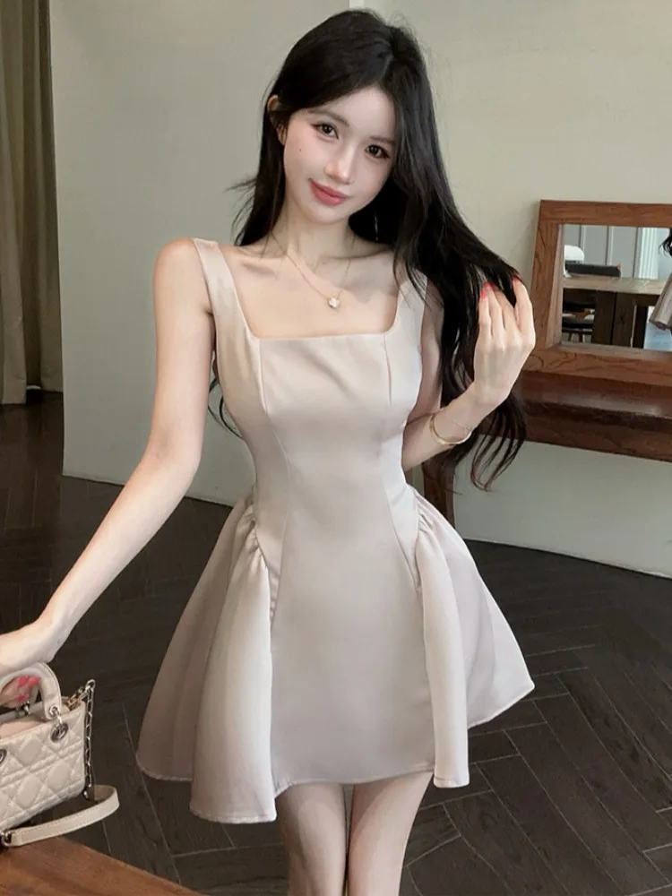 Elegant Square Collar Strap Satin A-Line Dress Women's Summer Slimming Design Waist Cinched Short Skirt Casual Commute
Elegant Square Collar Strap Satin A-Line Dress Women's Summer Slimming Design Waist Cinched Short Skirt Casual Commute