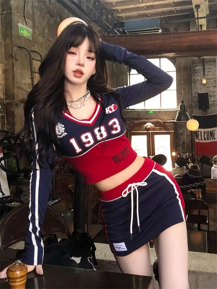 American Style Sweet Cool Print V-Neck Long Sleeve T-Shirt Women's Spring Autumn Slim Short Top with Sport Skirt Set
American Style Sweet Cool Print V-Neck Long Sleeve T-Shirt Women's Spring Autumn Slim Short Top with Sport Skirt Set