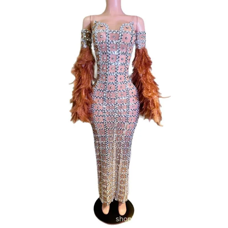 Luxury Bright Diamond Sexy Hollow Feather High Transparent Dress Annual Meeting Women's High-end Dress Model Catwalk Ever Pretty
Luxury Bright Diamond Sexy Hollow Feather High Transparent Dress Annual Meeting Women's High-end Dress Model Catwalk Ever Pretty