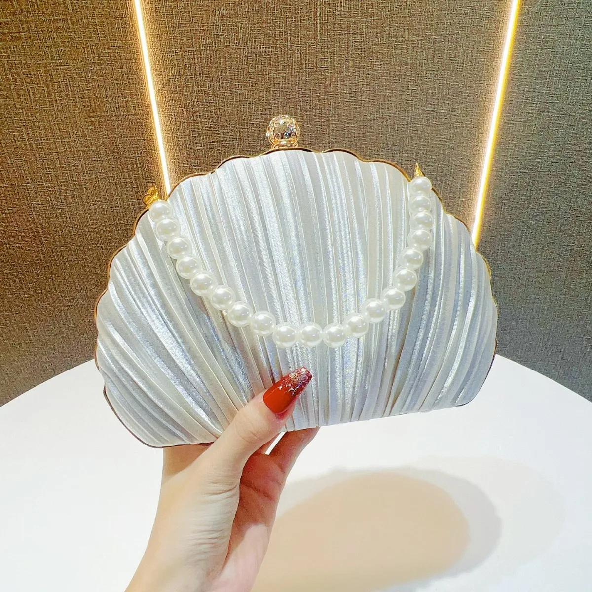 Mini Pleated Seashell Evening Clutch Women’s Handbag Chain Strap Crossbody Shoulder Bag Elegant Purse for Wedding Prom Party
Mini Pleated Seashell Evening Clutch Women’s Handbag Chain Strap Crossbody Shoulder Bag Elegant Purse for Wedding Prom Party