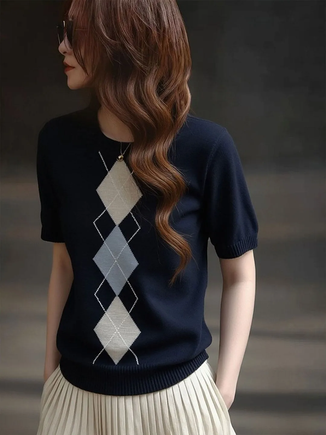 Fashionable Knitted Short Sleeve Sweater with Color Block Diamond Pattern O-Clip Versatile Lazy Style Top for Women Commute Wear
Fashionable Knitted Short Sleeve Sweater with Color Block Diamond Pattern O-Clip Versatile Lazy Style Top for Women Commute Wear