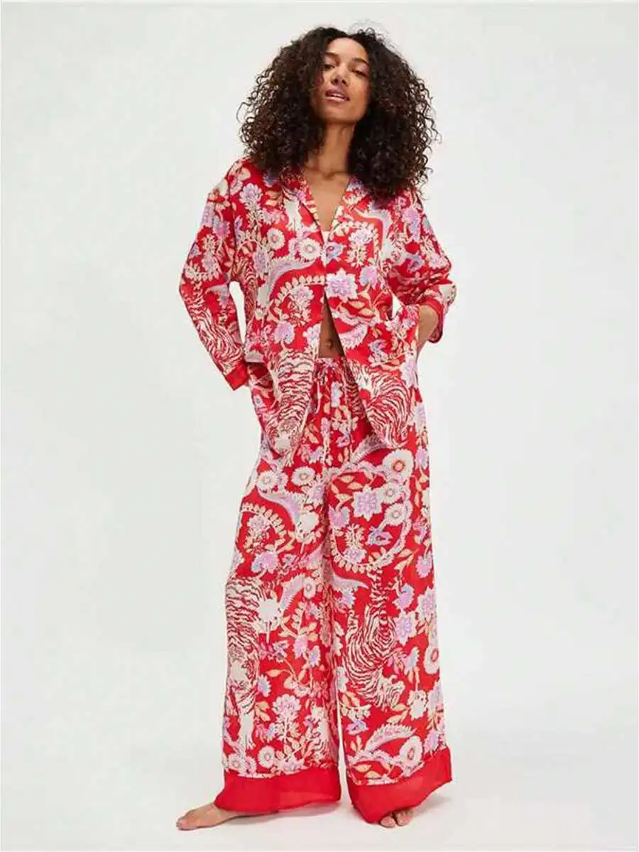 Womens Floral Print Long Sleeve Lapel Button Sleepwear Set Wide Leg Pants
Womens Floral Print Long Sleeve Lapel Button Sleepwear Set Wide Leg Pants