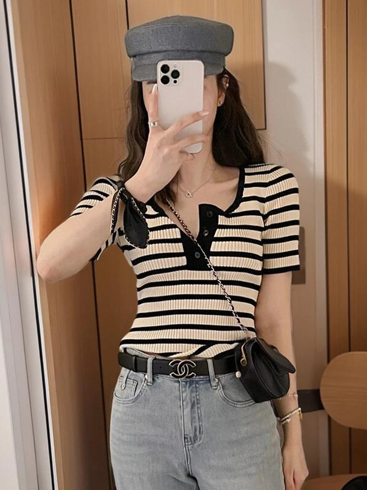 Elegant Slimming Summer New Arrival Women's Short Sleeve Knitted U-Neck Striped Top Fashionable Low round Neck Design
Elegant Slimming Summer New Arrival Women's Short Sleeve Knitted U-Neck Striped Top Fashionable Low round Neck Design