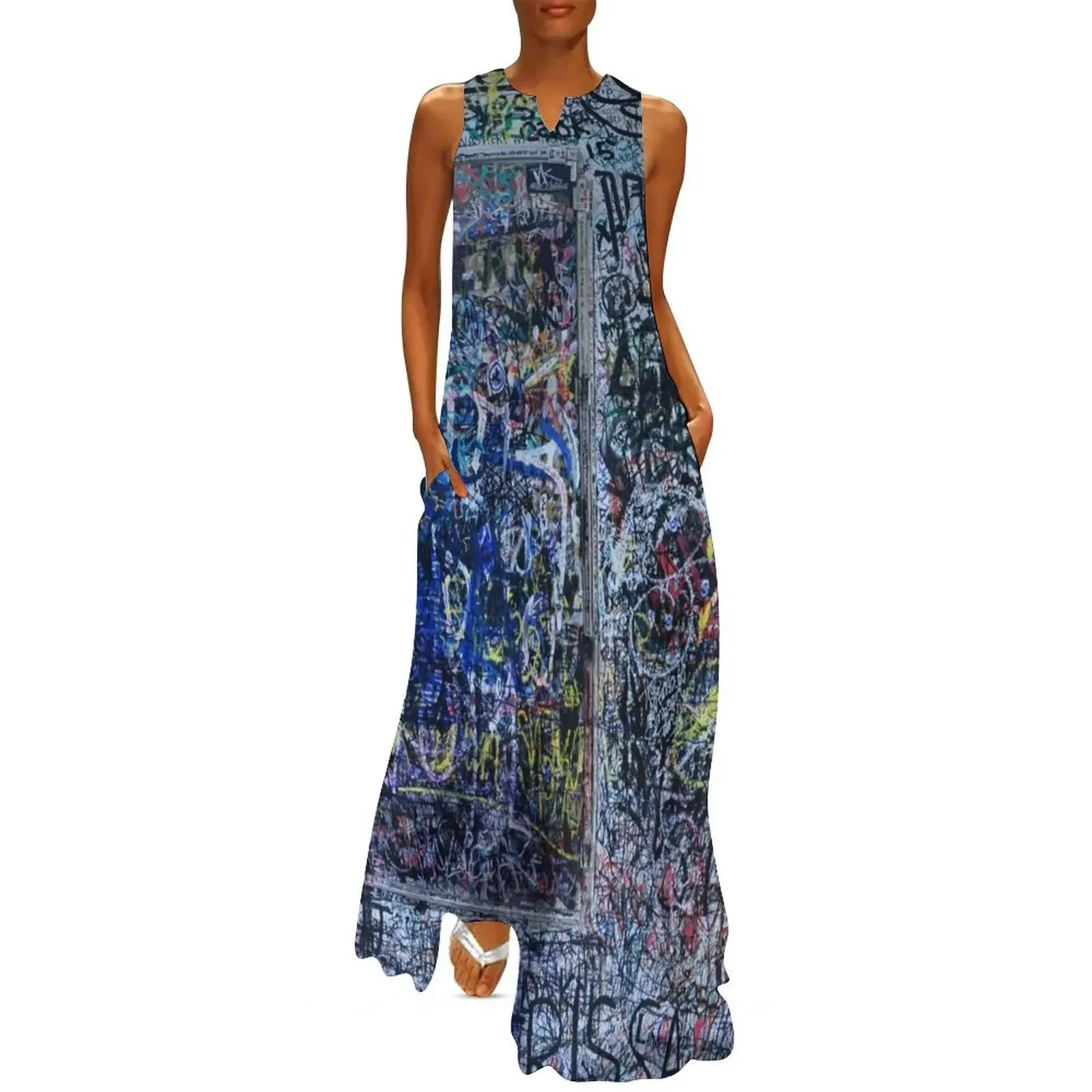 Urban-Art: On The Streets Long Dress beach outfits for women long dress women dresses for women 2025 luxury designer party Dress
Urban-Art: On The Streets Long Dress beach outfits for women long dress women dresses for women 2025 luxury designer party Dress