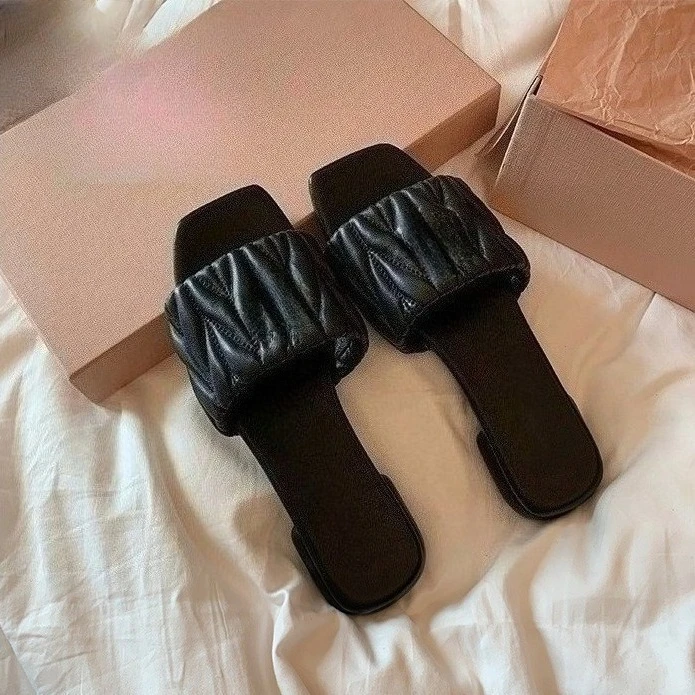 Women's Diamond Quilted Letter Sandals, Square Toe Flat Slides, Fashion Casual Summer Slippers. Fast Delivery Available
Women's Diamond Quilted Letter Sandals, Square Toe Flat Slides, Fashion Casual Summer Slippers. Fast Delivery Available