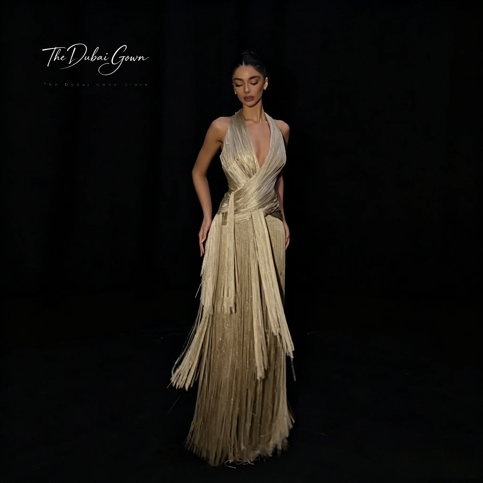Elegant Champagne Chiffon Gown Halter Neck Strapless Sleeveless Floor Length Formal Evening Prom Dress with Tassel Design
Elegant Champagne Chiffon Gown Halter Neck Strapless Sleeveless Floor Length Formal Evening Prom Dress with Tassel Design