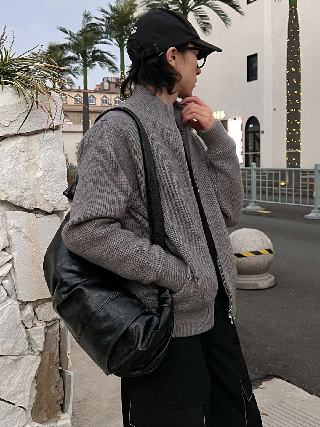 NIN Retro Underarm Large Capacity Tote Leather Crescent Commuter Neutral Style Men Women Fashion Brand Casual Shoulder Bag
NIN Retro Underarm Large Capacity Tote Leather Crescent Commuter Neutral Style Men Women Fashion Brand Casual Shoulder Bag