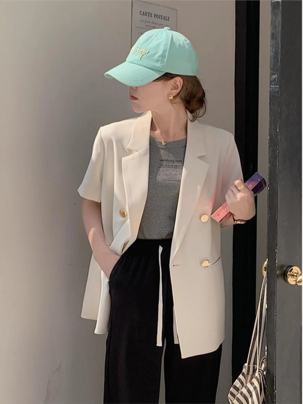 Short Sleeve Slim Fit Women's Jacket in Beige Color Elegant Design Thin Style Summer New Arrival Fashionable Top
Short Sleeve Slim Fit Women's Jacket in Beige Color Elegant Design Thin Style Summer New Arrival Fashionable Top