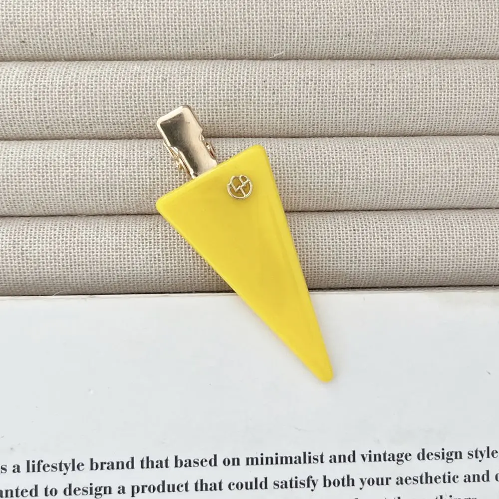 High-end hair accessories triangle seamless clip basic hairpin broken hair bangs clip versatile duckbill clip for women
High-end hair accessories triangle seamless clip basic hairpin broken hair bangs clip versatile duckbill clip for women