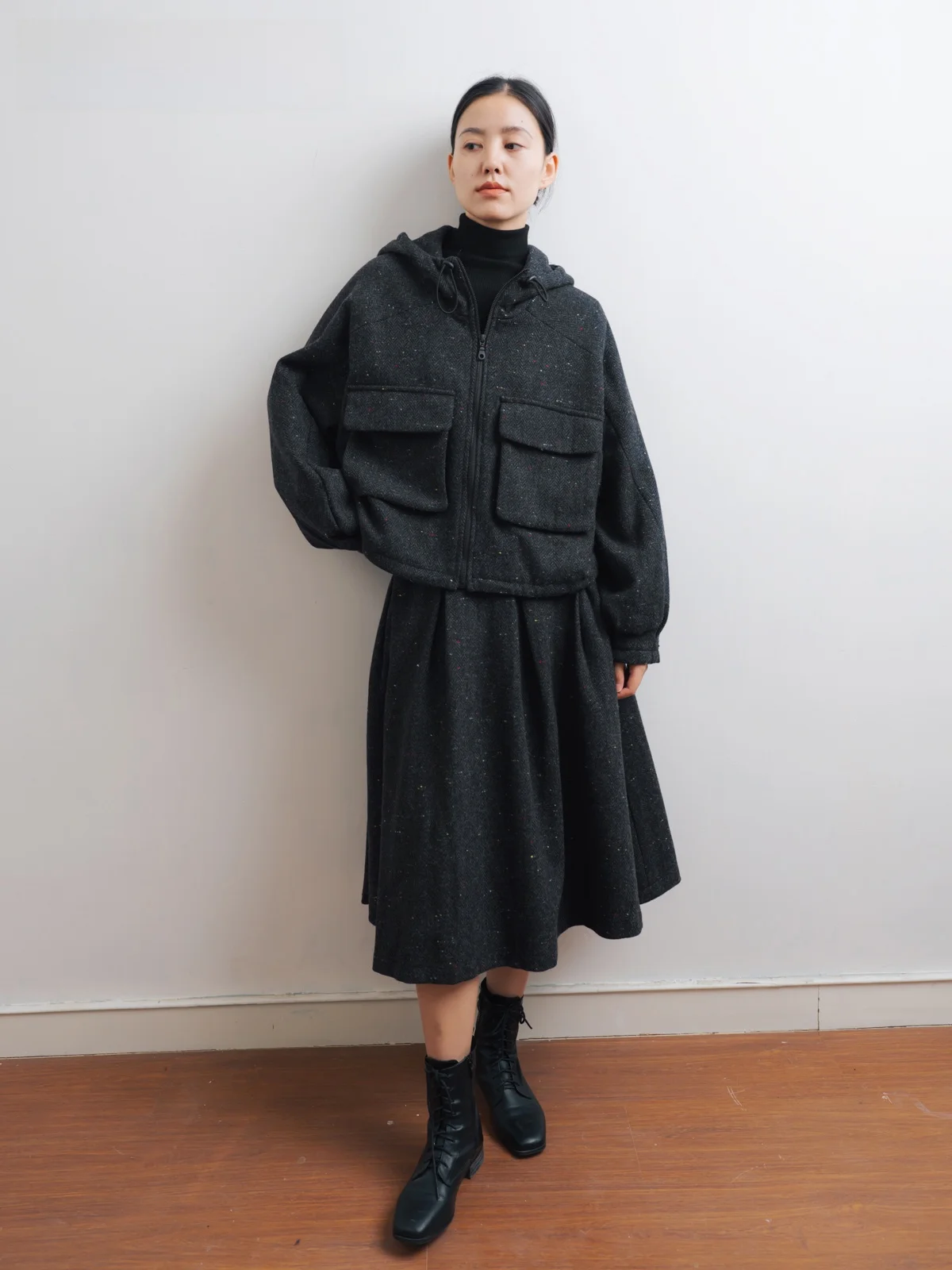 High-End Grey Wool Plaid Pleated Skirt Clean Fit Citywalk Style Women's mid Waist A-Line Skirt with Pockets for Winter
High-End Grey Wool Plaid Pleated Skirt Clean Fit Citywalk Style Women's mid Waist A-Line Skirt with Pockets for Winter