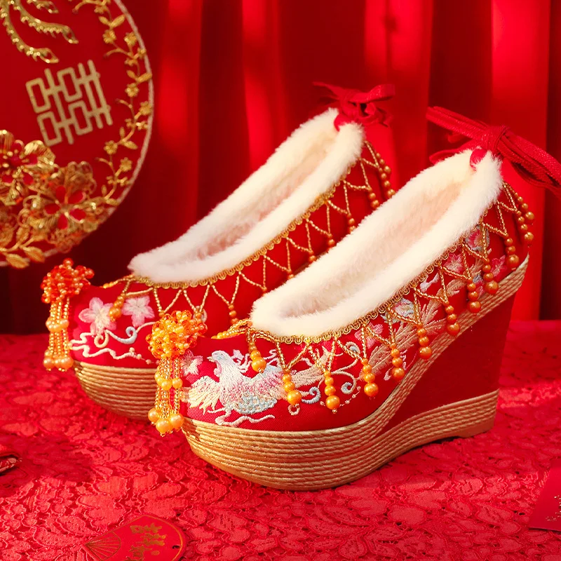 Китайские свадебные туфли в стиле Сюхэ, ручной работы, на высокой подошве, красные, с вышивкой, для женщин
Китайские свадебные туфли в стиле Сюхэ, ручной работы, на высокой подошве, красные, с вышивкой, для женщин