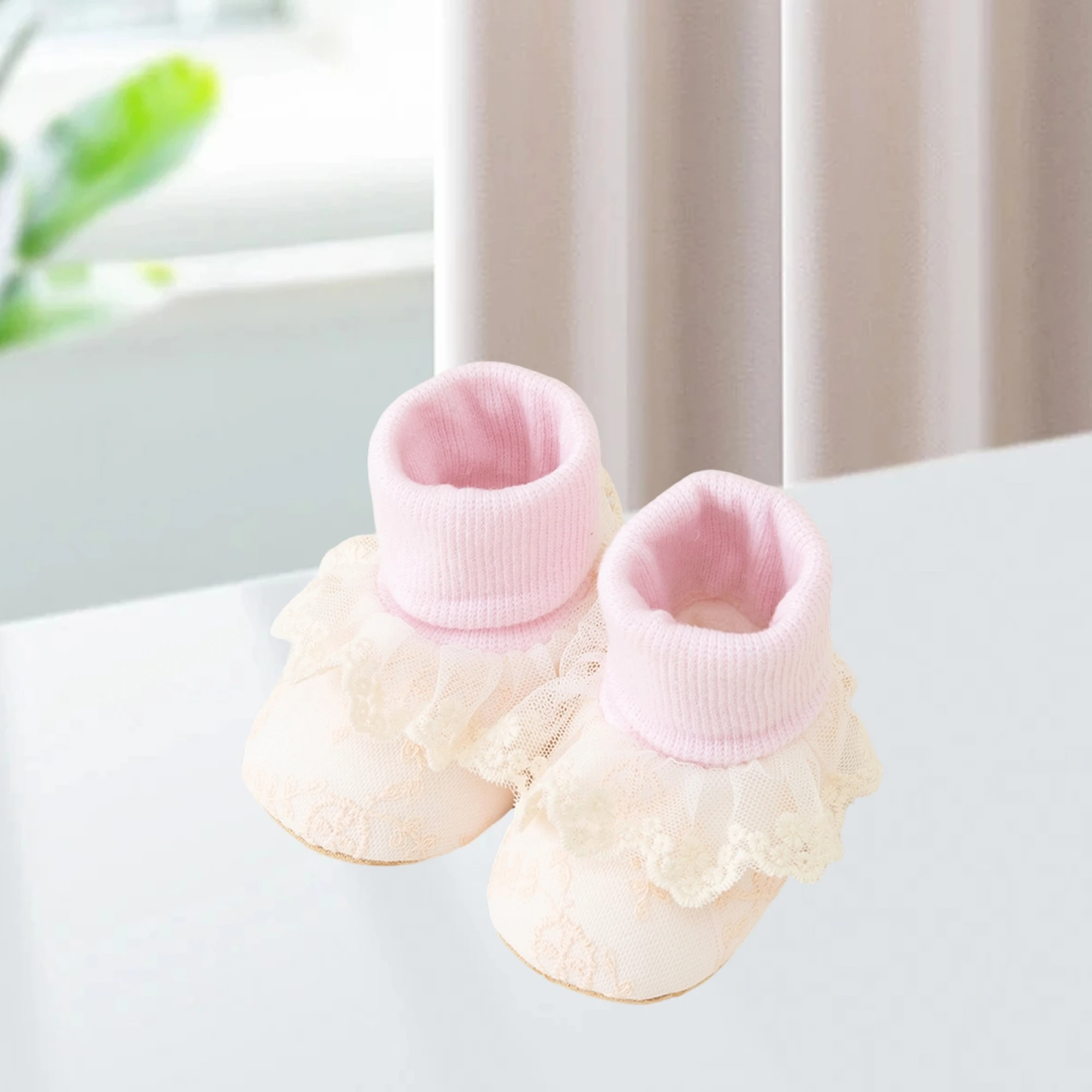 Очаровательные детские слипоны с эластичным верхом и нескользящей подошвой. Легкие кроссовки для малышей для дома и улицы.
Очаровательные детские слипоны с эластичным верхом и нескользящей подошвой. Легкие кроссовки для малышей для дома и улицы.