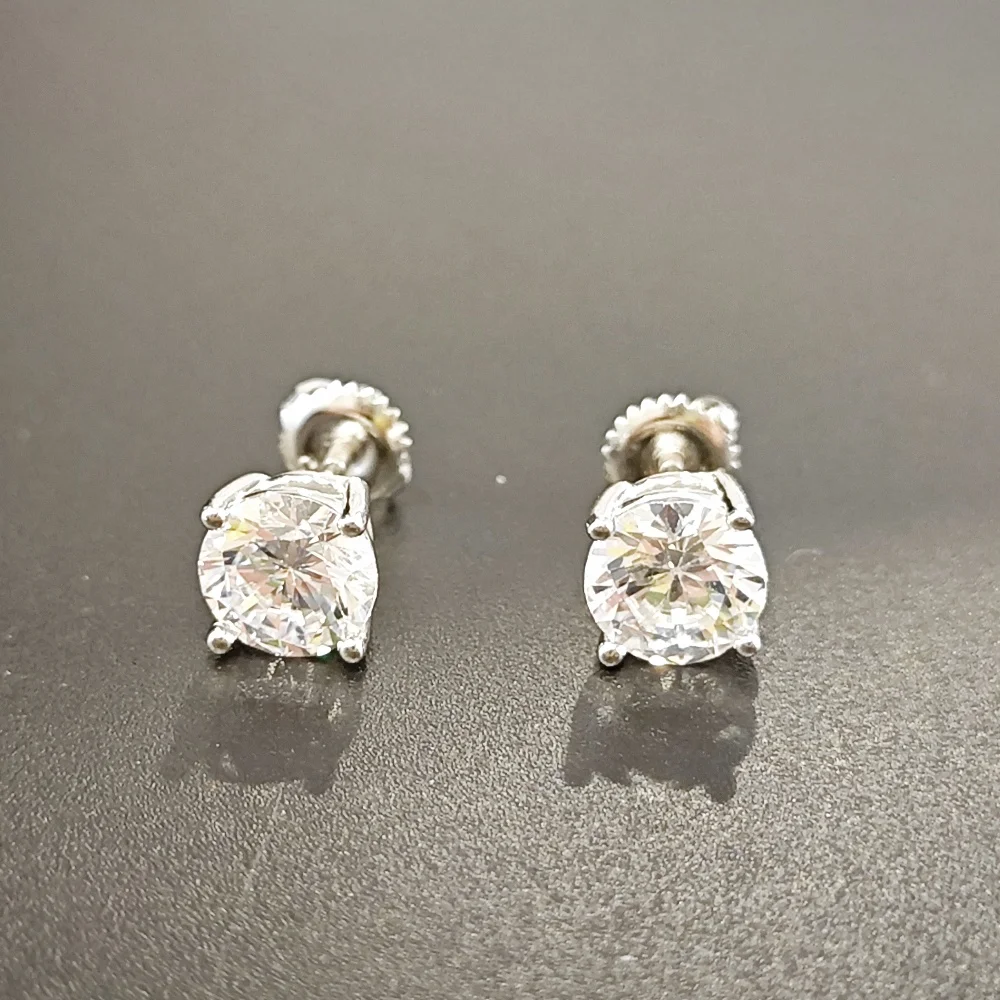 Round White Cute Zirconia Stud Earring 925 Silver Fashion Zircon Earrings for Women
Round White Cute Zirconia Stud Earring 925 Silver Fashion Zircon Earrings for Women