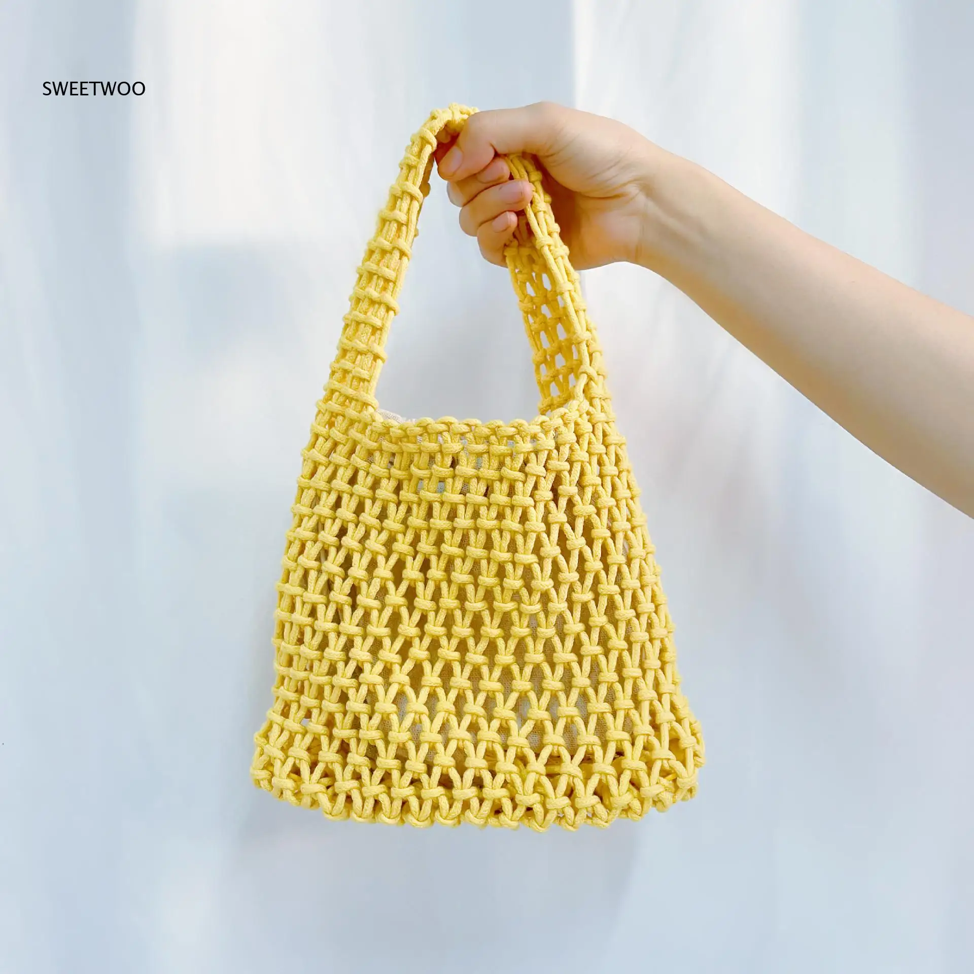 Colorful Handwoven Mesh Tote Bag with Hollow Out Design and Short Handles for Summer Casual Use 2026
Colorful Handwoven Mesh Tote Bag with Hollow Out Design and Short Handles for Summer Casual Use 2026