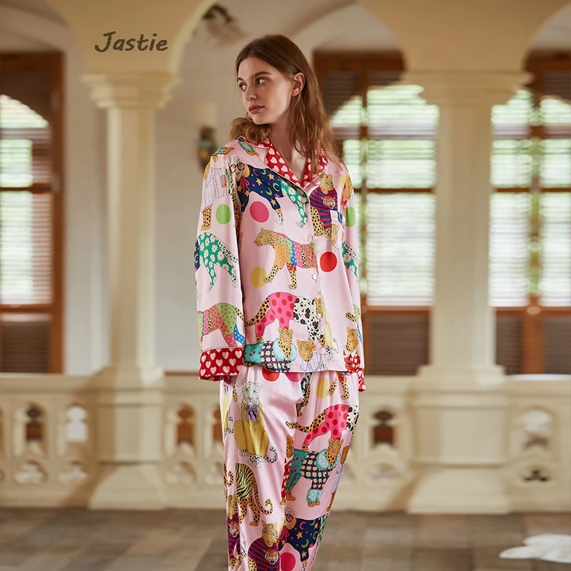 【Dressed Leopard】Autumn Winter Plush Long Sleeve Shirt Wide Leg Pants Two Piece Sets Causal Women's Pajamas Cartoon Sleepwear
【Dressed Leopard】Autumn Winter Plush Long Sleeve Shirt Wide Leg Pants Two Piece Sets Causal Women's Pajamas Cartoon Sleepwear