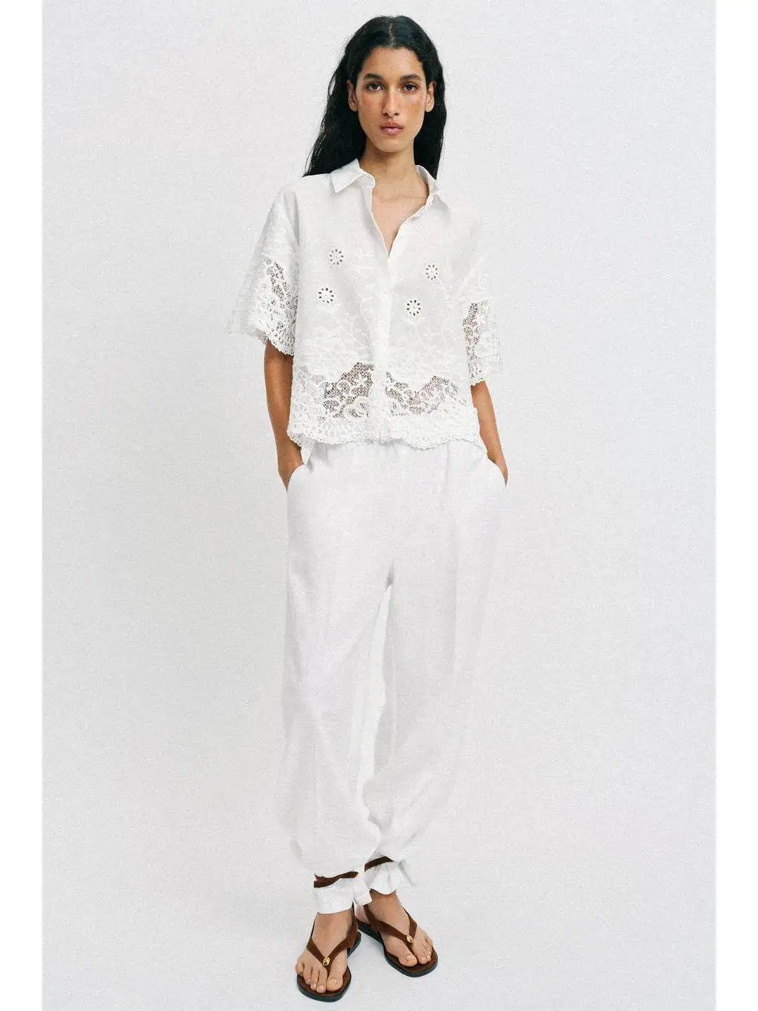 Spring Floral Lace Splicing Short Sleeve Embroidered Shirt Stand Collar Breathable Women's Fashion Straight Cut European Style
Spring Floral Lace Splicing Short Sleeve Embroidered Shirt Stand Collar Breathable Women's Fashion Straight Cut European Style