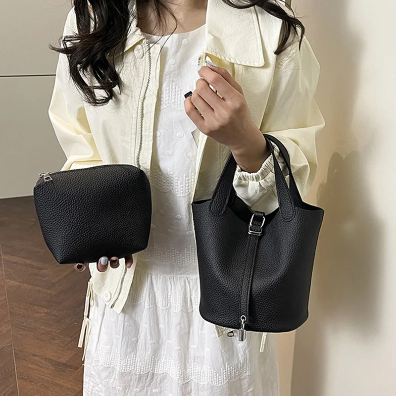 2026 Women New Trendy PU Leather Bucket Bag Lady Luxury Designers Shoulder Crossbody Bag Female Solid Color Versatile Handbag
2026 Women New Trendy PU Leather Bucket Bag Lady Luxury Designers Shoulder Crossbody Bag Female Solid Color Versatile Handbag