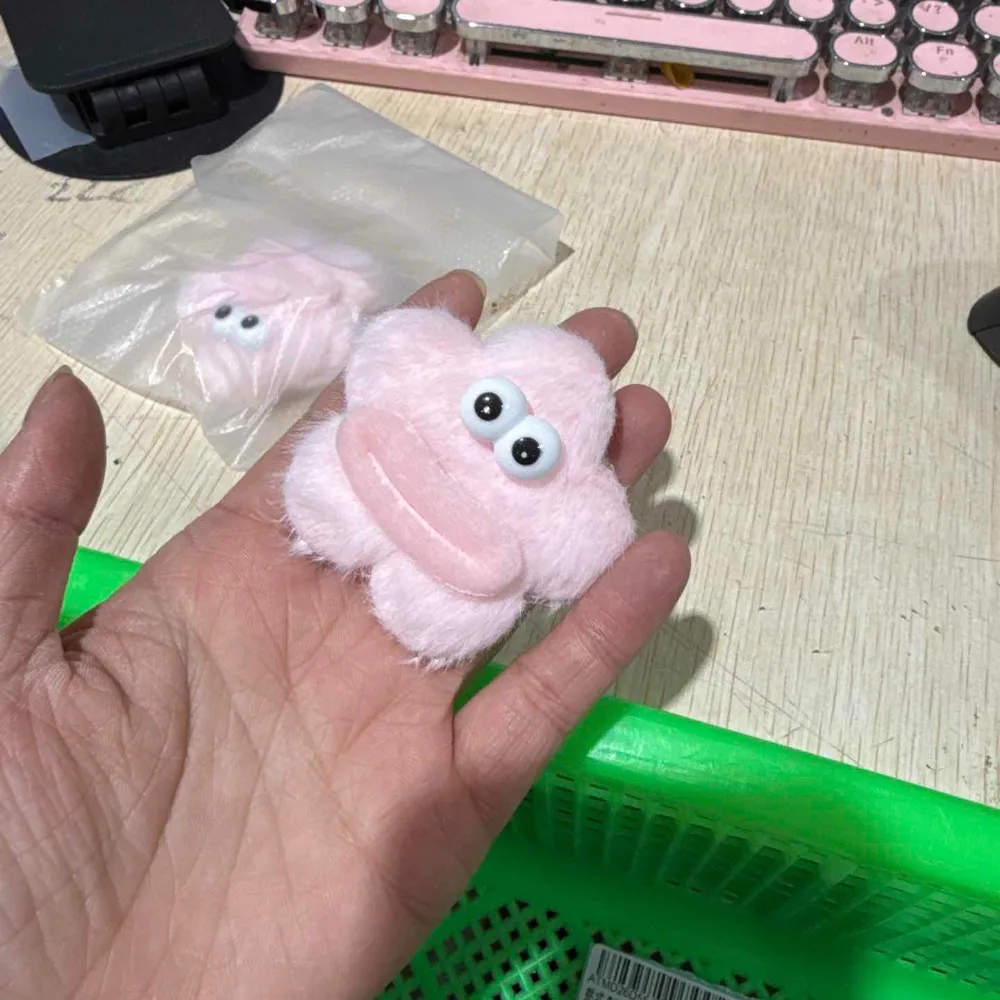 Забавная заколка для волос в форме милой плюшевой куклы-звездочки, в корейском стиле, боковая заколка, заколка-утка, забавный головной убор, мультяшная заколка для вечеринок
Забавная заколка для волос в форме милой плюшевой куклы-звездочки, в корейском стиле, боковая заколка, заколка-утка, забавный головной убор, мультяшная заколка для вечеринок