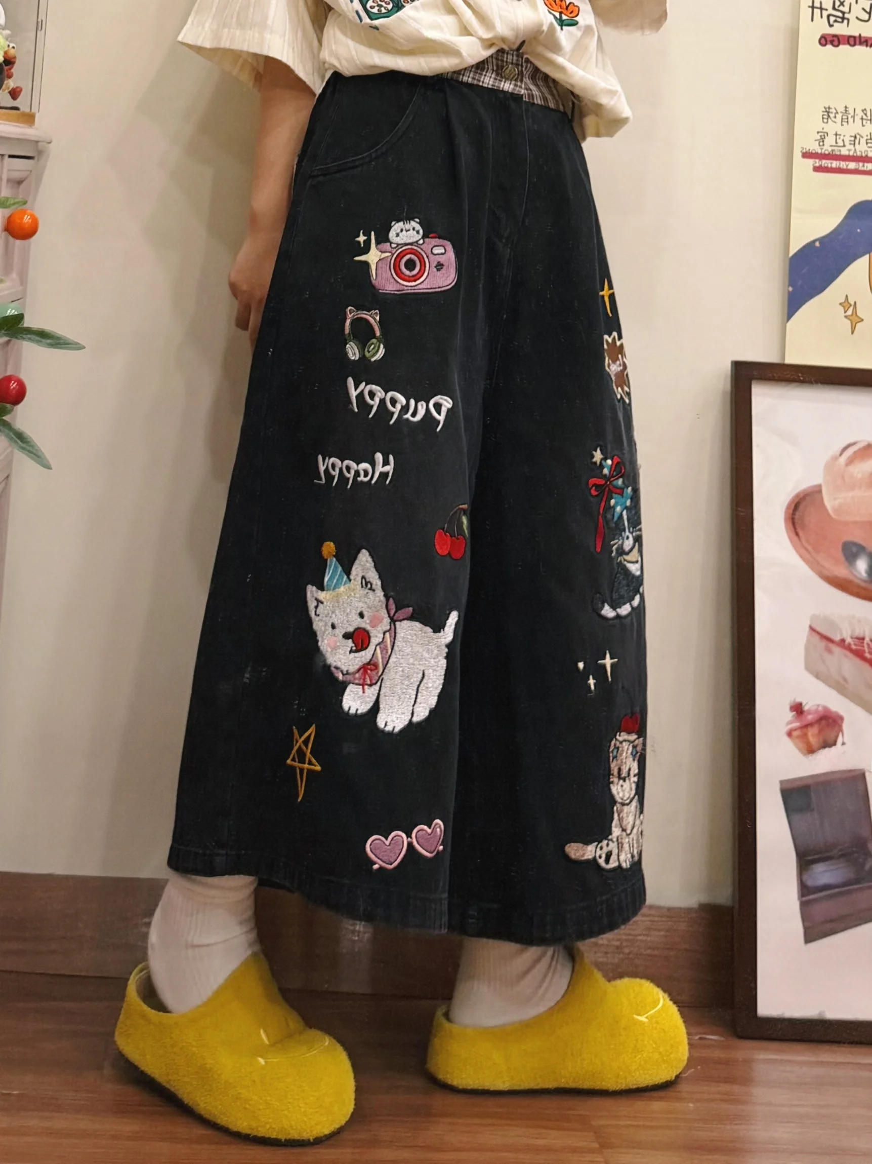 BIBULU Street Art Dog Embroidery Loose Fit Jeans Women's Casual Black Pants Seven-Eight Length Natural Waist Denim
BIBULU Street Art Dog Embroidery Loose Fit Jeans Women's Casual Black Pants Seven-Eight Length Natural Waist Denim