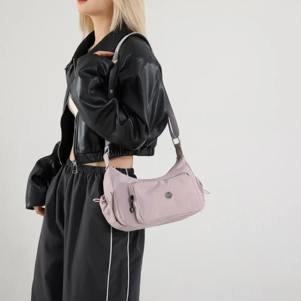 Fashion Casual Cross Body Bag Designer Simple Nylon Shoulder Bag Lightweight Multiple Pockets Commuting Sling Bag Men Women
Fashion Casual Cross Body Bag Designer Simple Nylon Shoulder Bag Lightweight Multiple Pockets Commuting Sling Bag Men Women