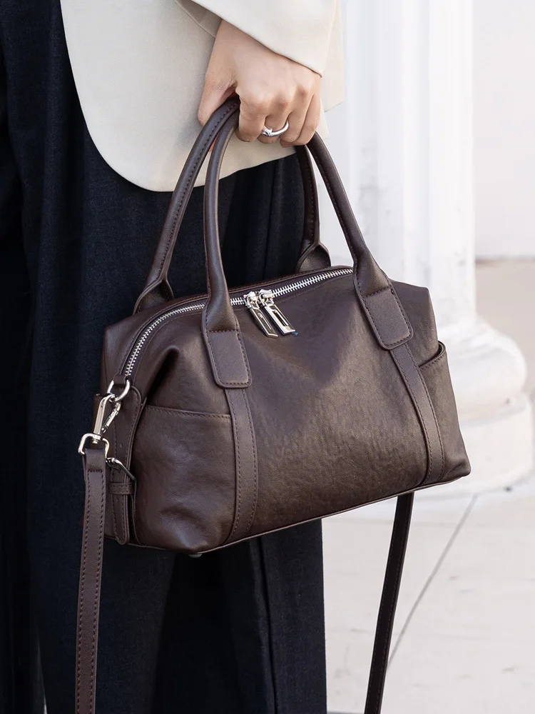 Head Layer Cowhide Women's Bag New Temperament Trend Handbag Large Capacity Commuting Retro Leather Shoulder Bag Women's Bag
Head Layer Cowhide Women's Bag New Temperament Trend Handbag Large Capacity Commuting Retro Leather Shoulder Bag Women's Bag