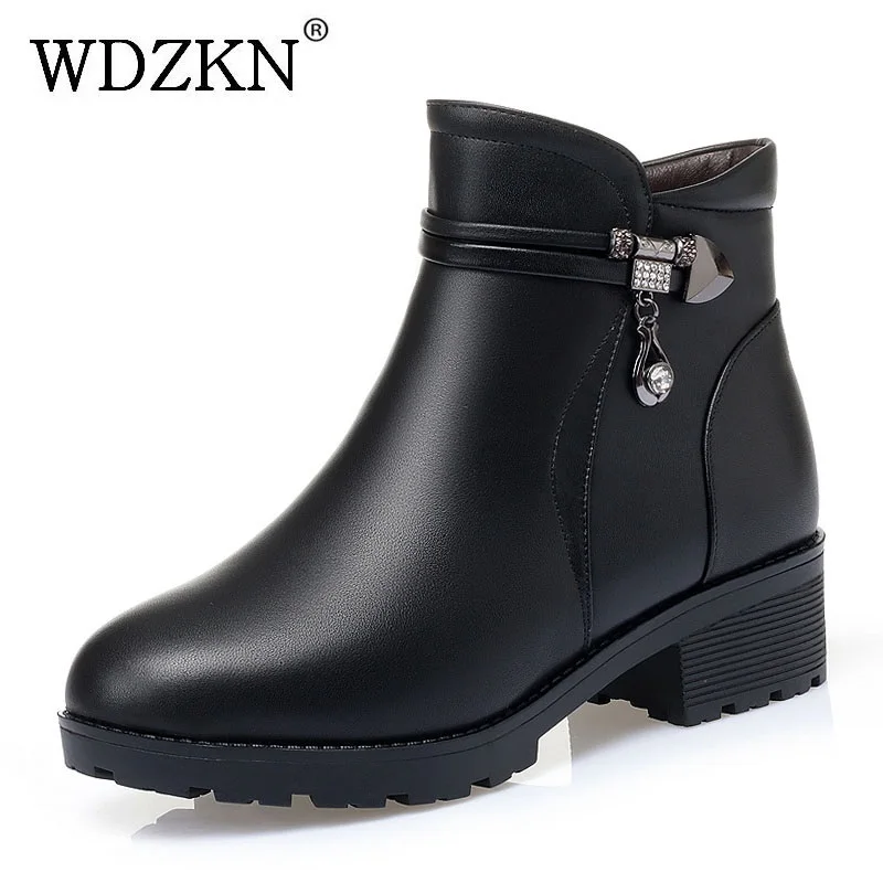 WDZKN женские ботинки на толстом каблуке, зимние теплые зимние ботильоны из натуральной шерсти и меха на молнии из натуральной кожи с металлическими стразами
WDZKN женские ботинки на толстом каблуке, зимние теплые зимние ботильоны из натуральной шерсти и меха на молнии из натуральной кожи с металлическими стразами