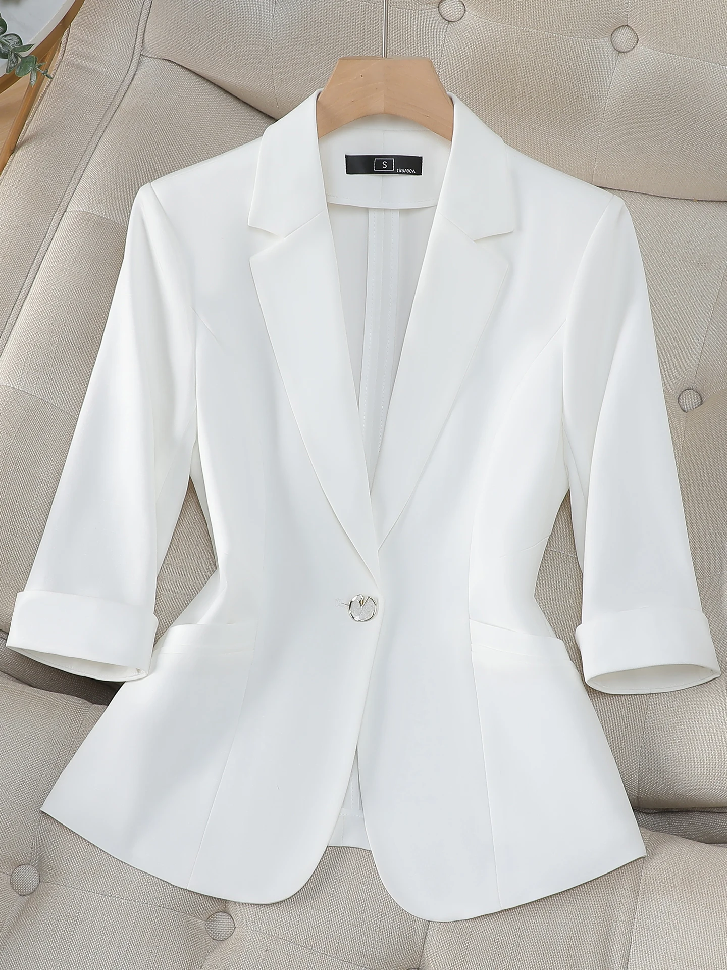 Белый повседневный тонкий пиджак для женщин: новая модная элегантная универсальная модель на весну-лето, удлиненный рукав три четверти
Белый повседневный тонкий пиджак для женщин: новая модная элегантная универсальная модель на весну-лето, удлиненный рукав три четверти