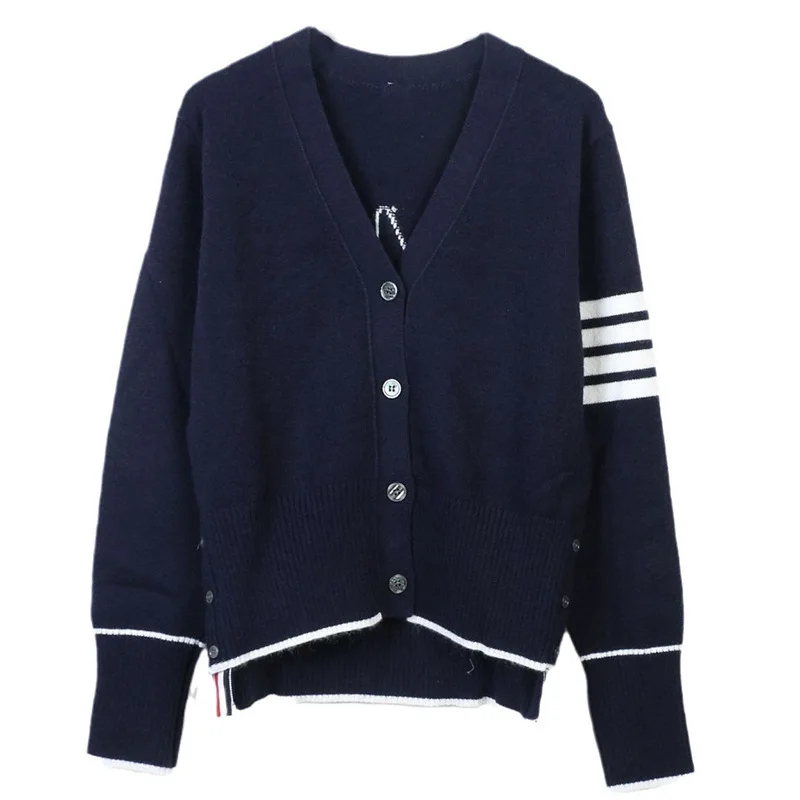 Spring And Autumn New Striped Long-sleeved V-neck Women's Sweater Loose And Versatile Simple Knitted Cardigan Jacket
Spring And Autumn New Striped Long-sleeved V-neck Women's Sweater Loose And Versatile Simple Knitted Cardigan Jacket
