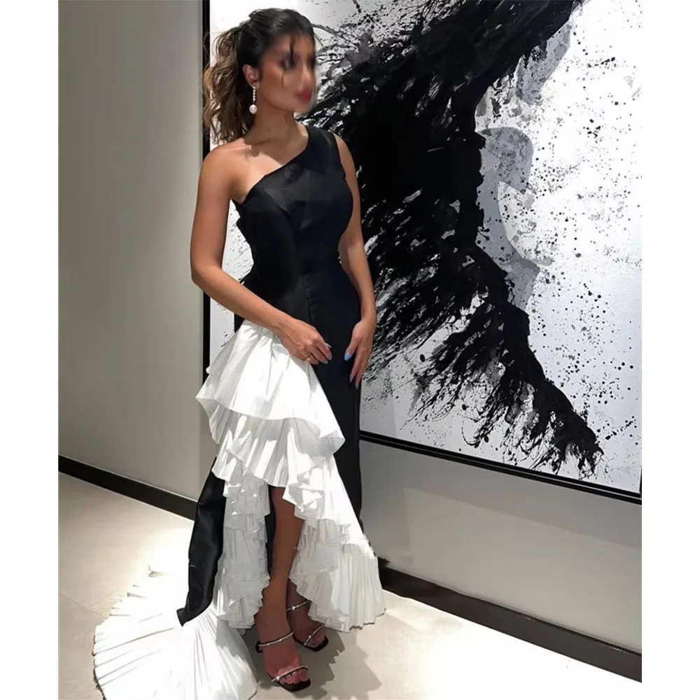 Sexy Asymmetrical Black&White Prom Dresses for Women 2025 One Shoulder Sleeveless Cocktail Party Evening Formal Gowns Customized
Sexy Asymmetrical Black&White Prom Dresses for Women 2025 One Shoulder Sleeveless Cocktail Party Evening Formal Gowns Customized