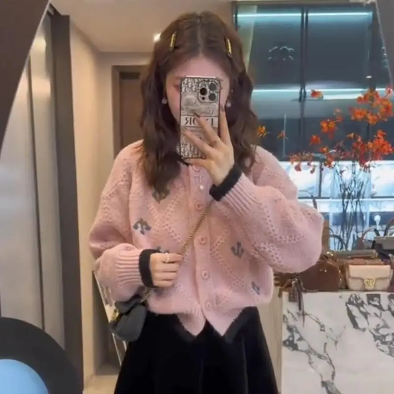 2025 new spring outfits, sweaters, lazy, high-end, small, sweet, age-reducing, fashionable, versatile clothes Hot Style Fashion
2025 new spring outfits, sweaters, lazy, high-end, small, sweet, age-reducing, fashionable, versatile clothes Hot Style Fashion