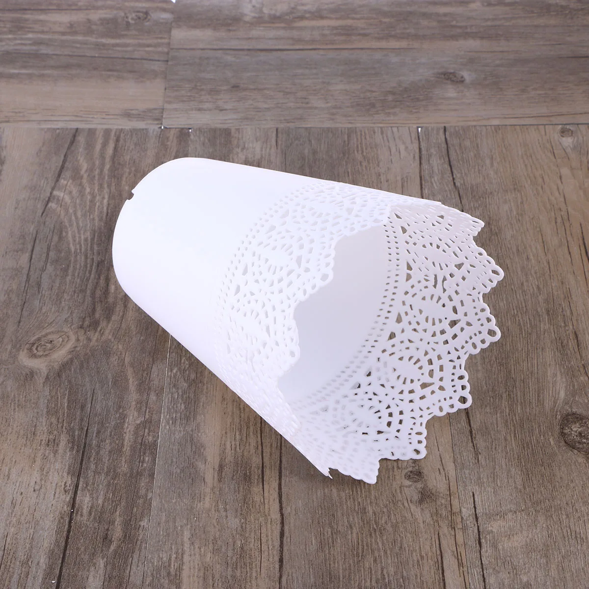 4pcs Flowerpot Plastic Flower Pot Hollow Flower Planter Holder Crown Lace Pierced Flower Vase Storage Home Decoration - Size L(W
4pcs Flowerpot Plastic Flower Pot Hollow Flower Planter Holder Crown Lace Pierced Flower Vase Storage Home Decoration - Size L(W