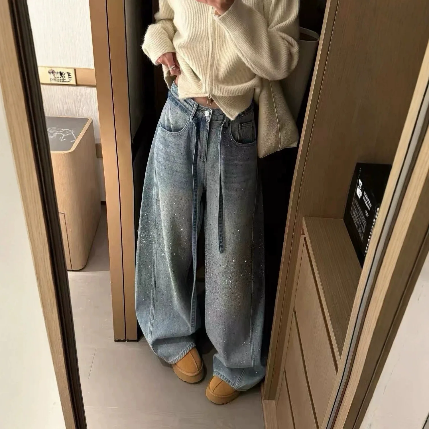 Glittering Rhinestone Denim Pants Women's Jeans New Wide Leg Design Sensation Floor-Length Pants loose jeans
Glittering Rhinestone Denim Pants Women's Jeans New Wide Leg Design Sensation Floor-Length Pants loose jeans