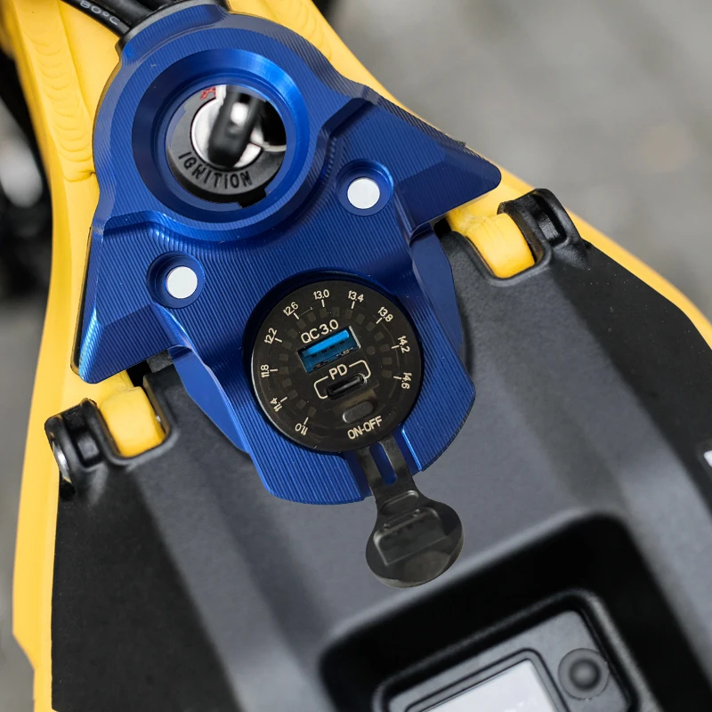 Light bee X/S Electric dirt bike modified with USB and aluminum alloy USB cover Dual fast-charging PD /USB-c USB ports
Light bee X/S Electric dirt bike modified with USB and aluminum alloy USB cover Dual fast-charging PD /USB-c USB ports