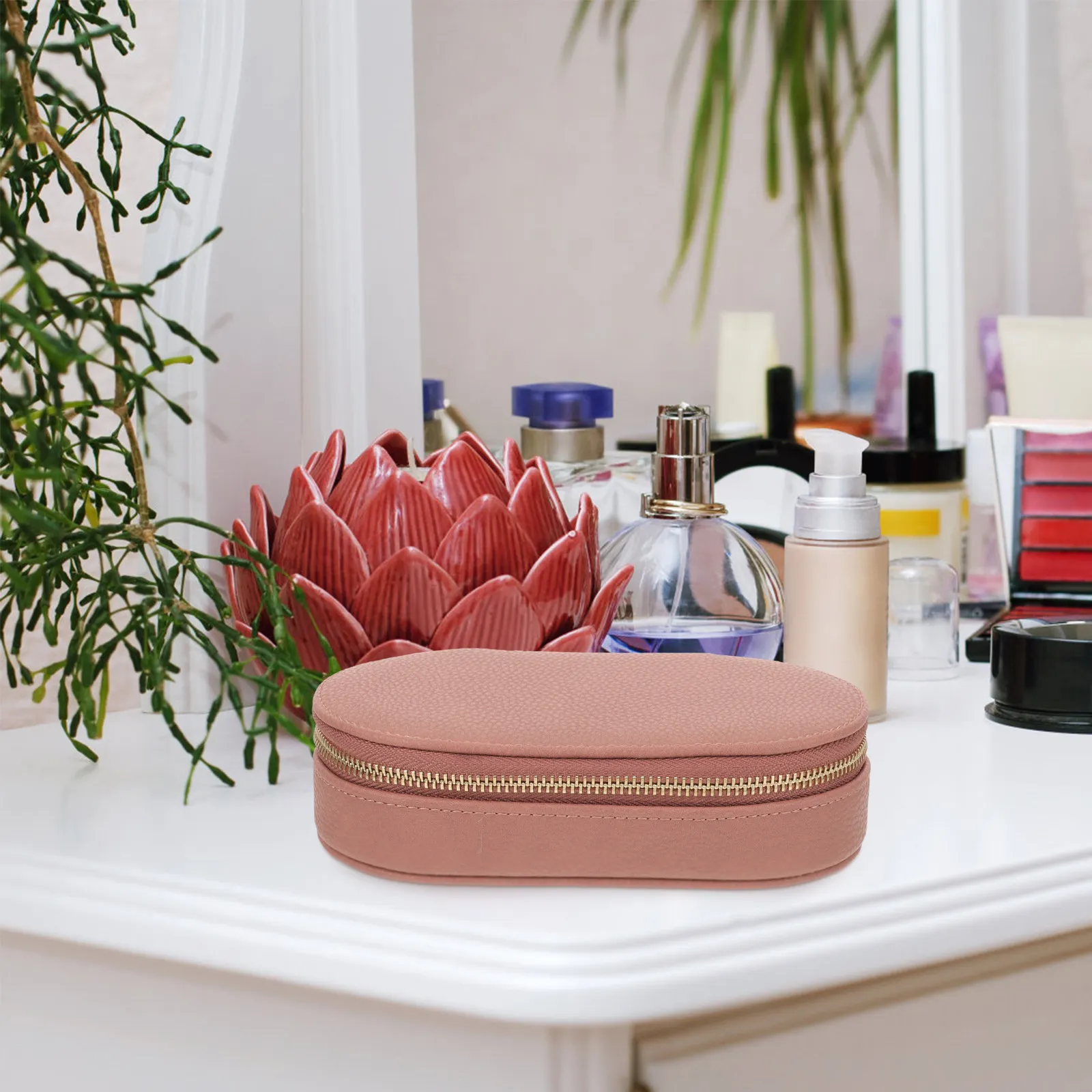 Minimalist Jewelry Storage Box for Rings Earrings Small Accessories Portable Travel Organizer Elegant Cloth Design
Minimalist Jewelry Storage Box for Rings Earrings Small Accessories Portable Travel Organizer Elegant Cloth Design