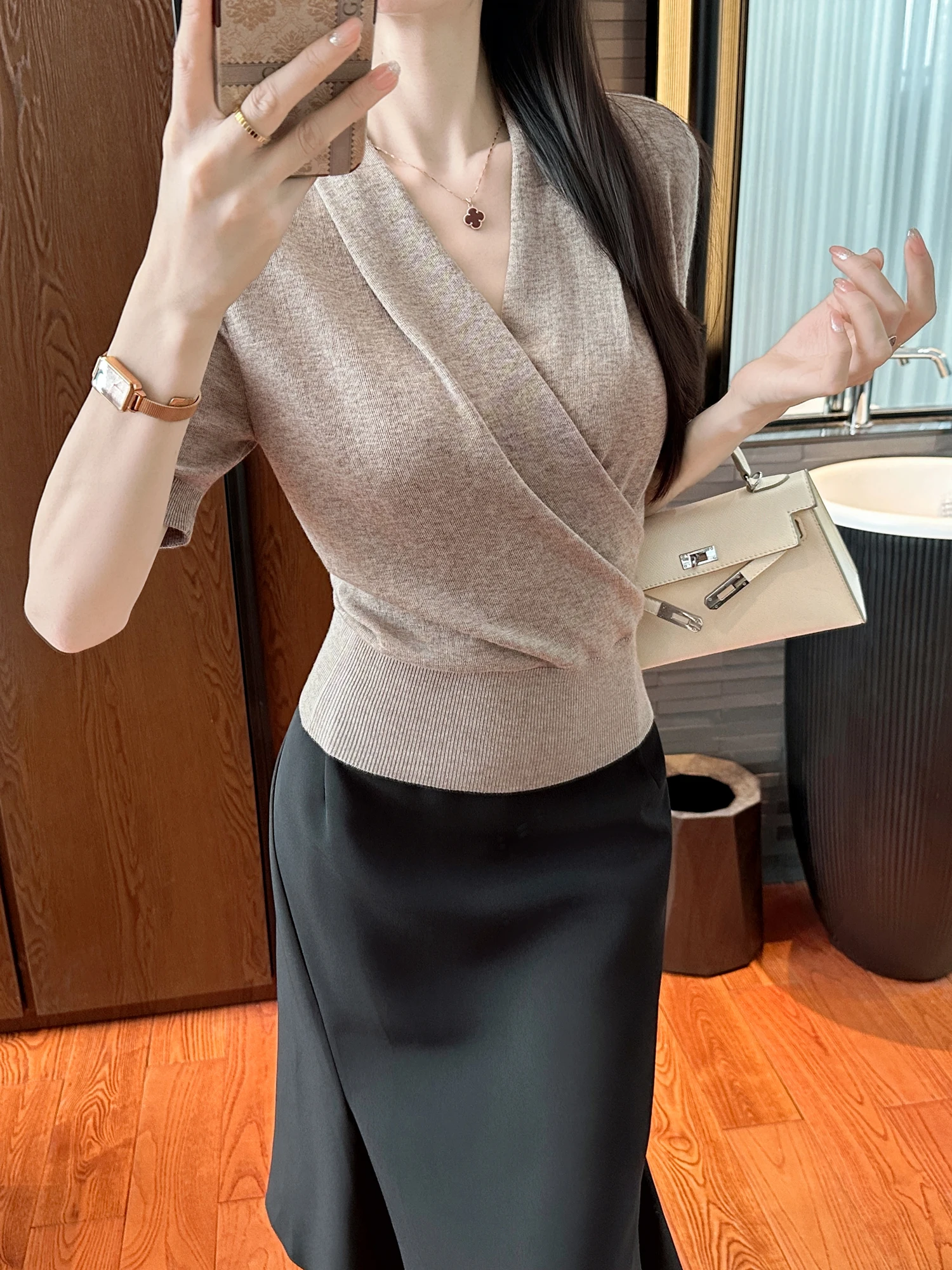 Cross Wrap V-Neck Knitted Short Sleeve Women's Top Soft Comfortable Korean Style Commute Fashion Skin-Like Touch Summer Wear
Cross Wrap V-Neck Knitted Short Sleeve Women's Top Soft Comfortable Korean Style Commute Fashion Skin-Like Touch Summer Wear