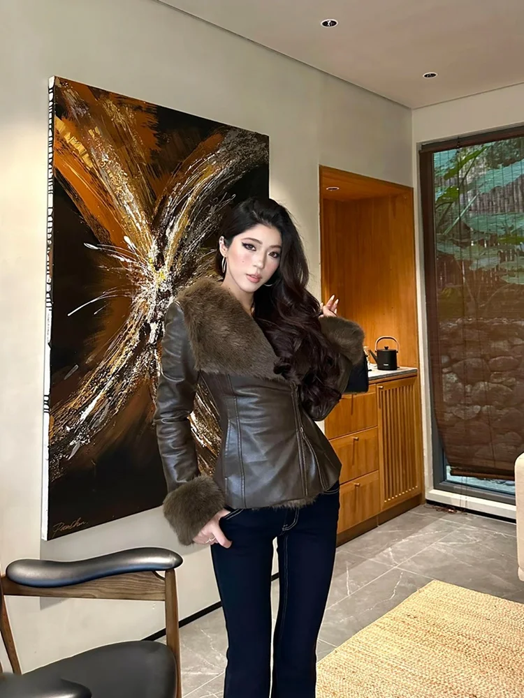 Green Fur Collar Short Jacket Women's Slim Fit PU Leather Coat Autumn Winter Fashion Casual Style V-Neck Long Sleeve Coat
Green Fur Collar Short Jacket Women's Slim Fit PU Leather Coat Autumn Winter Fashion Casual Style V-Neck Long Sleeve Coat