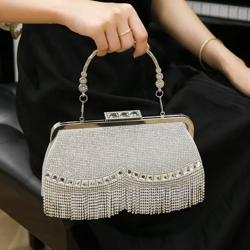 Hand for Wedding Party Banquet Diamond Clutch Bag Ladies Luxury Party Evening Bag Fashion Wedding Bridal Dress Bag 핸드백
Hand for Wedding Party Banquet Diamond Clutch Bag Ladies Luxury Party Evening Bag Fashion Wedding Bridal Dress Bag 핸드백