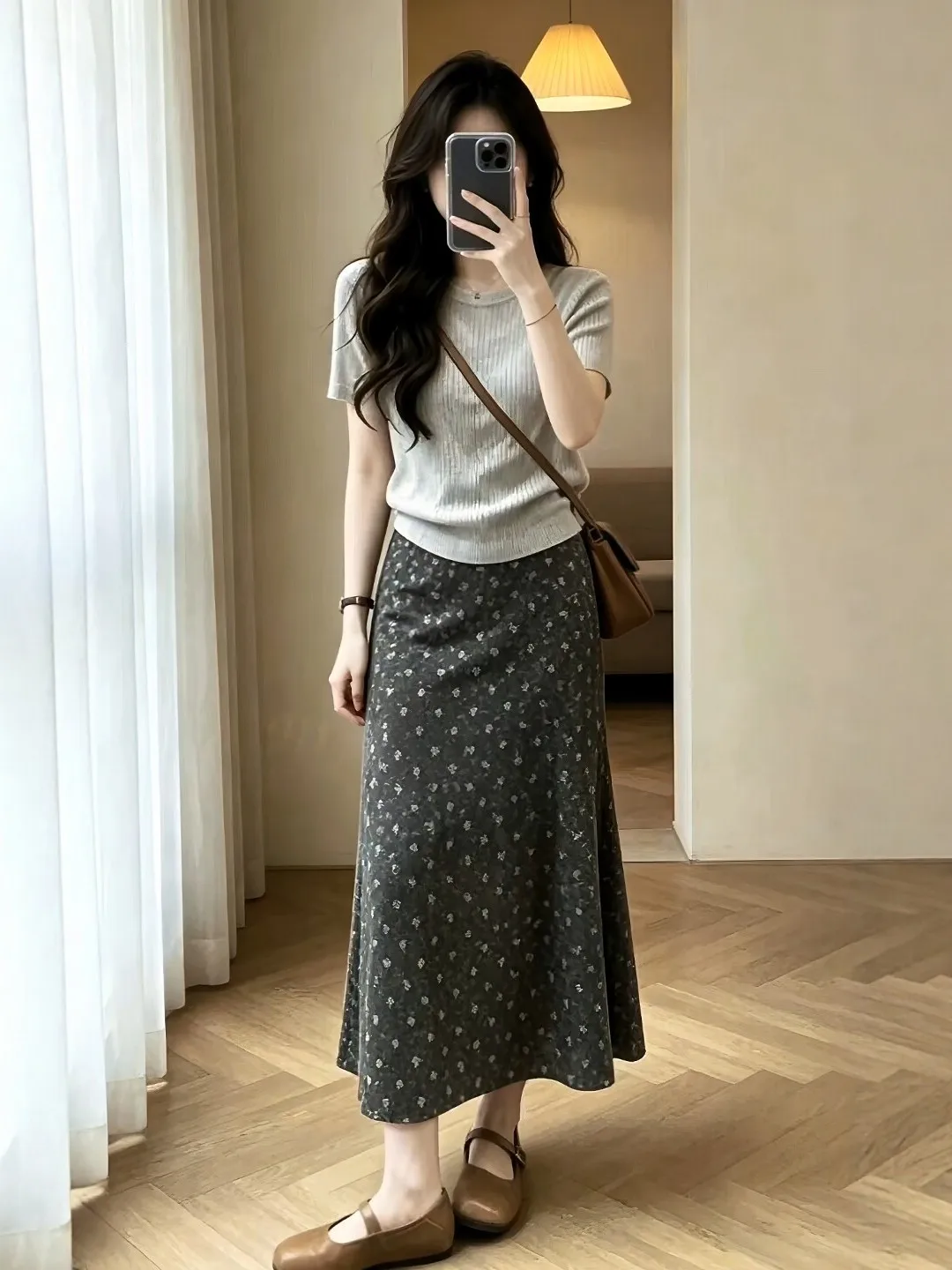 Chic Summer Fashion Women's Grey Short Sleeve Knitted Top High Waist Floral Half Skirt Set Breathable Medium Thickness Casual...
Chic Summer Fashion Women's Grey Short Sleeve Knitted Top High Waist Floral Half Skirt Set Breathable Medium Thickness Casual...